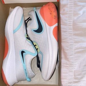 Women’s Nike joyride dual run tennis shoes